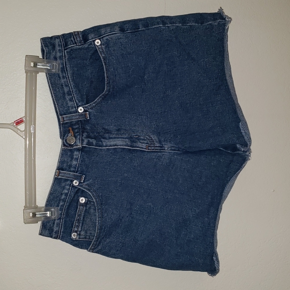 Size 6, Medium to high waisted jean shorts